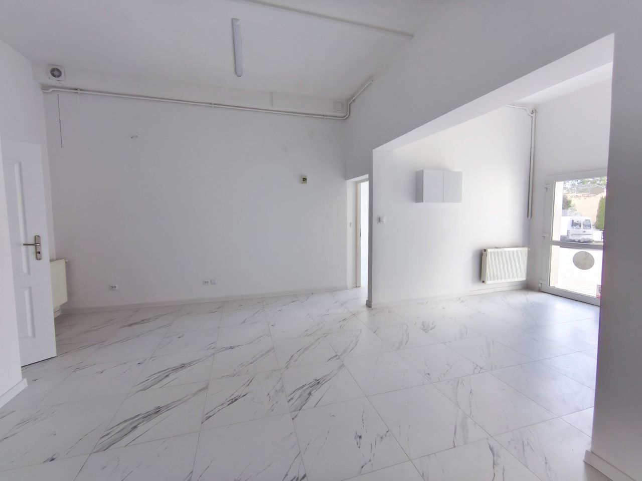 Lokal Oborniki Śląskie Centrum, ul. Marii Skłodowskiej-Curie. Zdjęcie 2