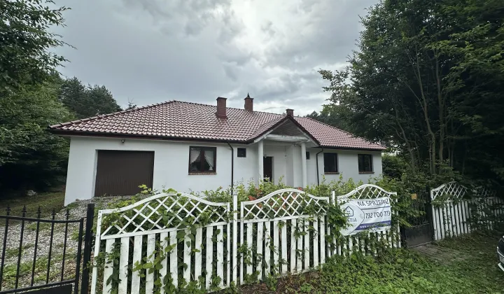 dom wolnostojący, 4 pokoje Żórawie, ul. Poziomkowa