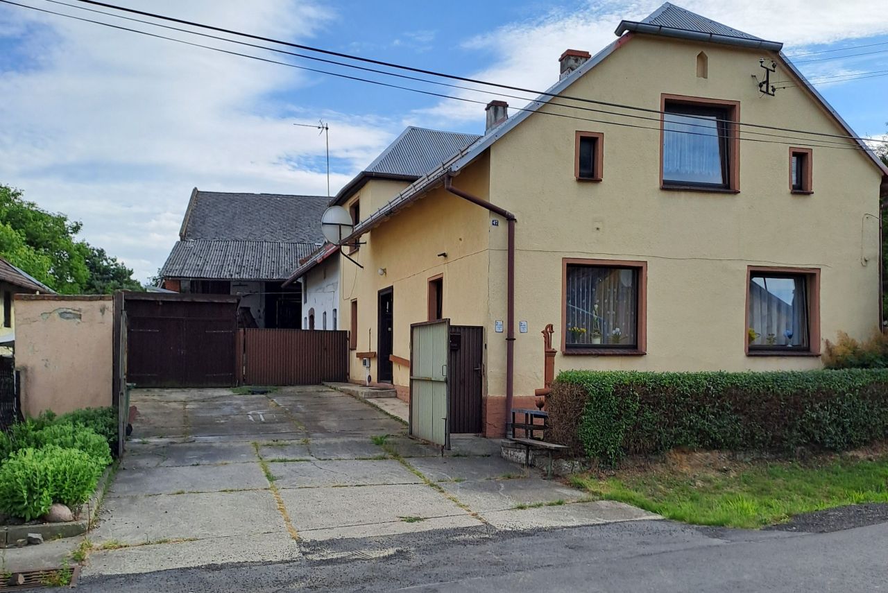 dom wolnostojący, 5 pokoi Tłustomosty. Zdjęcie 2