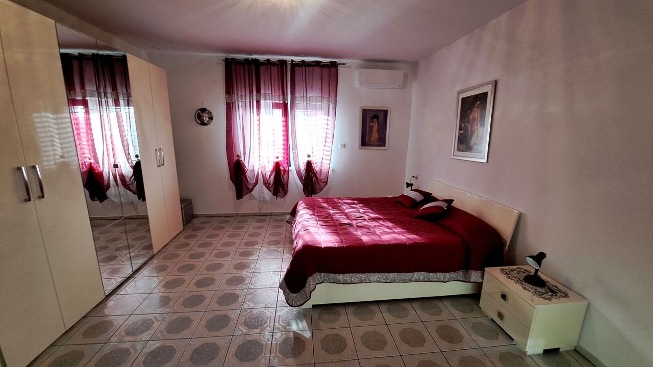 dom wolnostojący, 5 pokoi Bolesławiec, ul. Różana. Zdjęcie 4