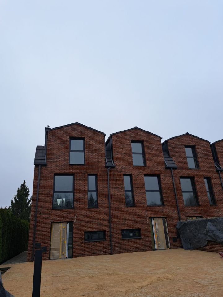 dom szeregowy, 5 pokoi Poznań Jeżyce. Zdjęcie 3