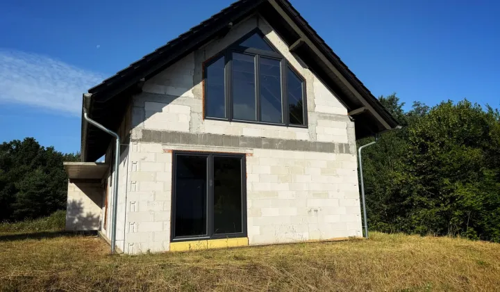 dom wolnostojący, 4 pokoje Letnica