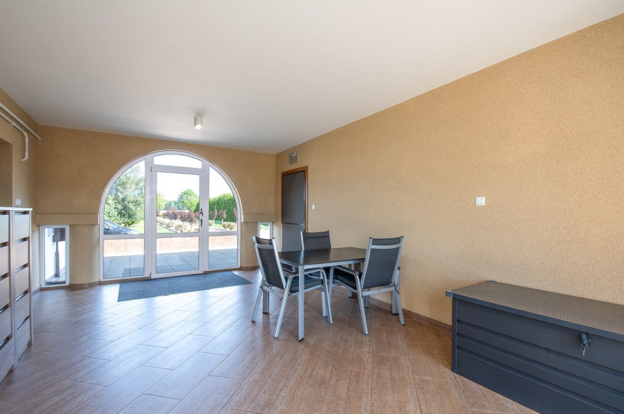 dom wolnostojący, 8 pokoi Czernin. Zdjęcie 13