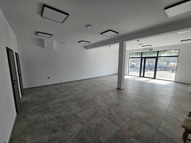 Lokal Biała Rawska, pl. Wolności. Zdjęcie 1