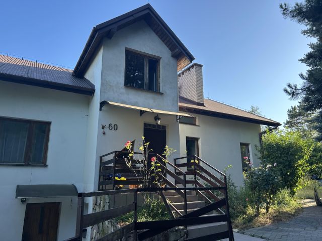 dom wolnostojący, 8 pokoi Rząska, ul. Krzyżowa. Zdjęcie 1