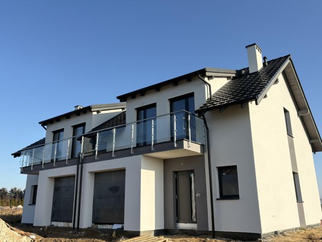 bliźniak, 5 pokoi Rogoż, ul. Kalinowa. Zdjęcie 1