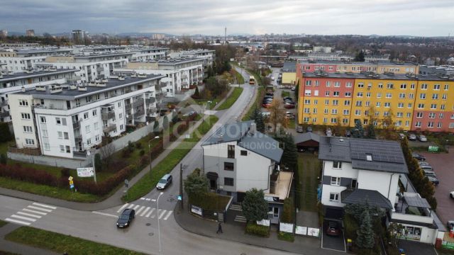 dom wolnostojący, 10 pokoi Kielce. Zdjęcie 3