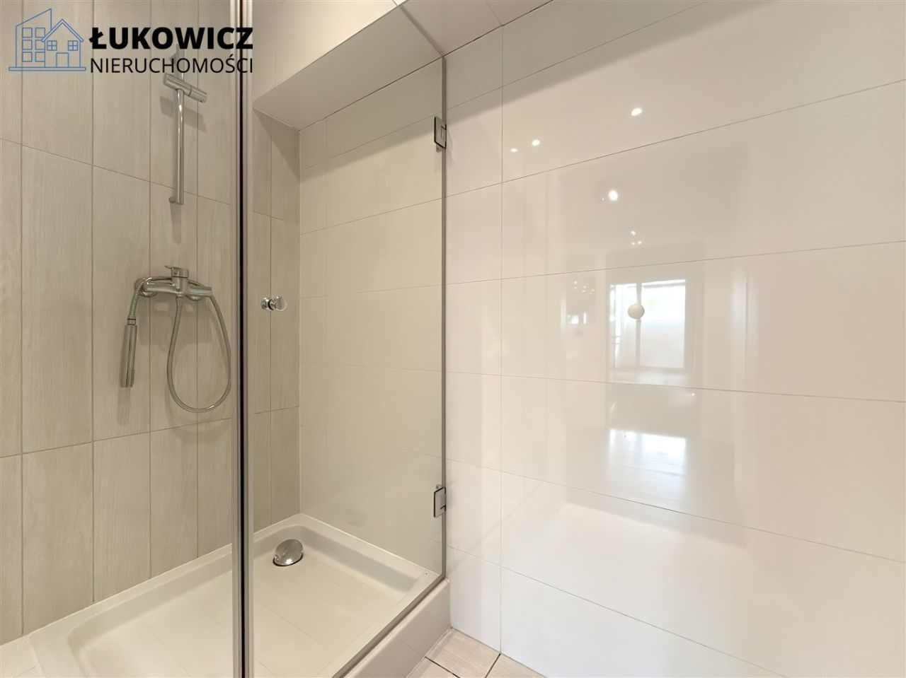 Biuro Bielsko-Biała Osiedle Karpackie. Zdjęcie 9