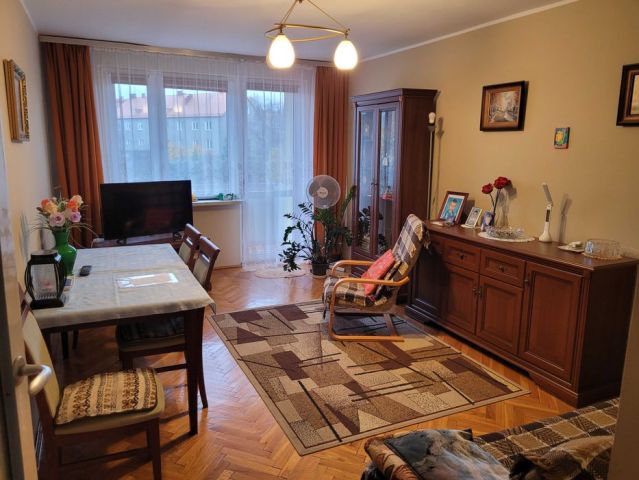 Mieszkanie 3-pokojowe Wieluń, os. Mikołaja Kopernika. Zdjęcie 1