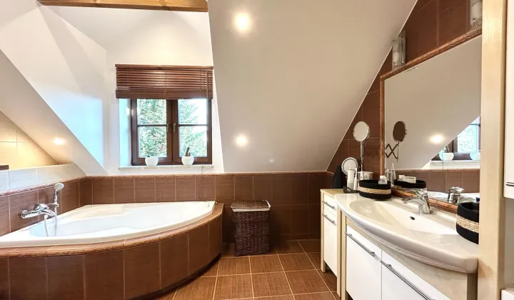 dom wolnostojący, 5 pokoi Pruszków