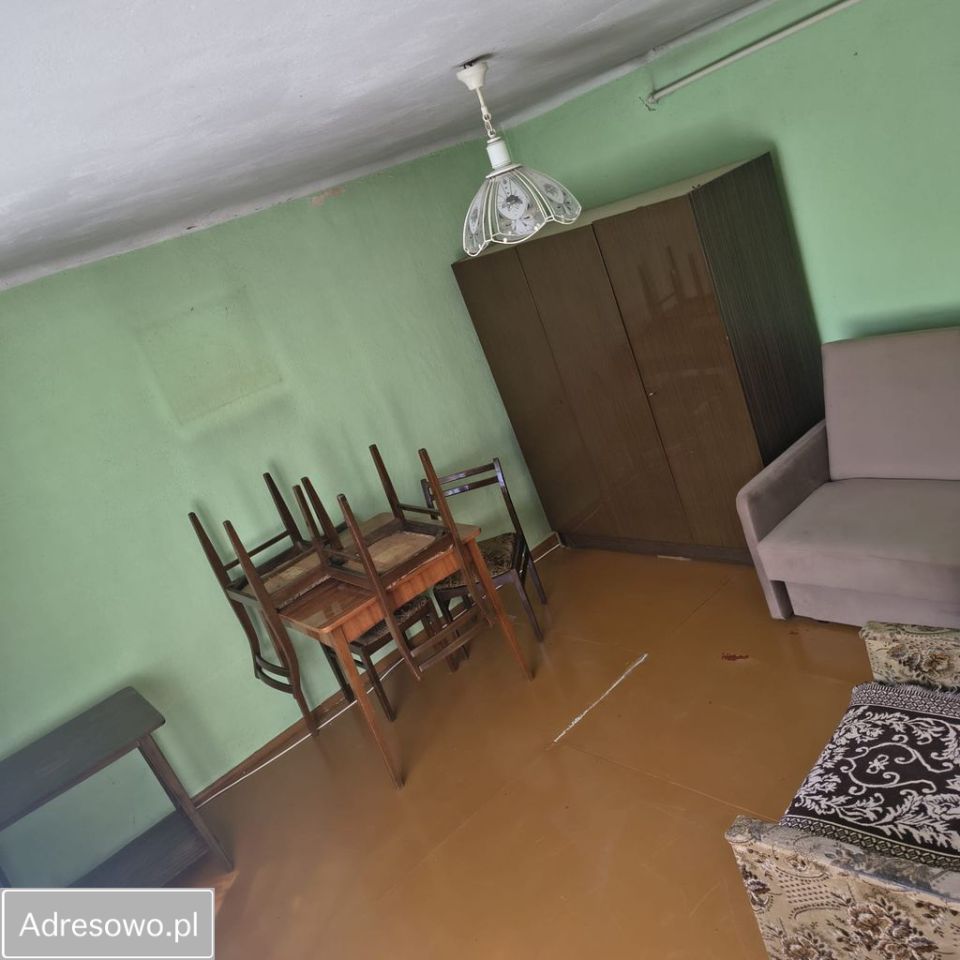 dom wolnostojący, 2 pokoje Janów. Zdjęcie 5
