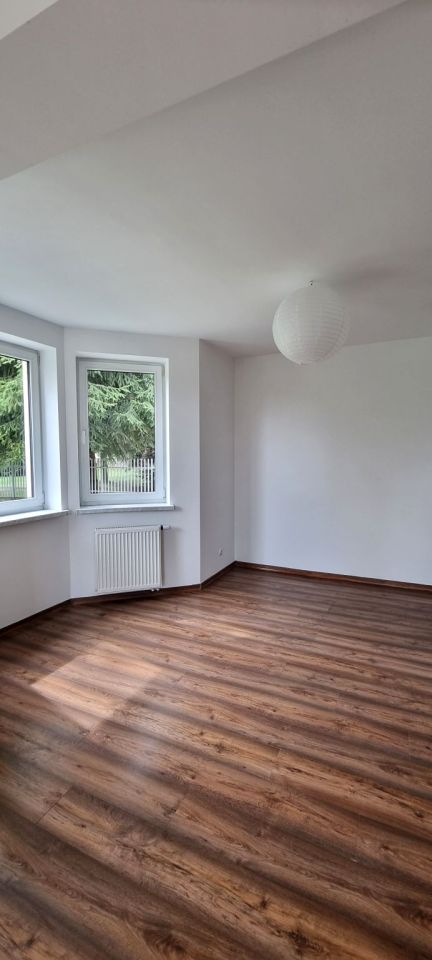 dom wolnostojący, 5 pokoi Damienice. Zdjęcie 2