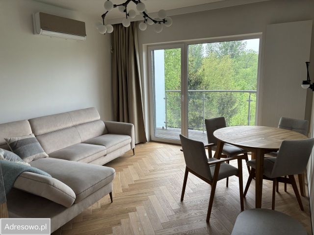 Mieszkanie 3-pokojowe Bielsko-Biała Stare Bielsko, ul. Sarni Stok. Zdjęcie 1