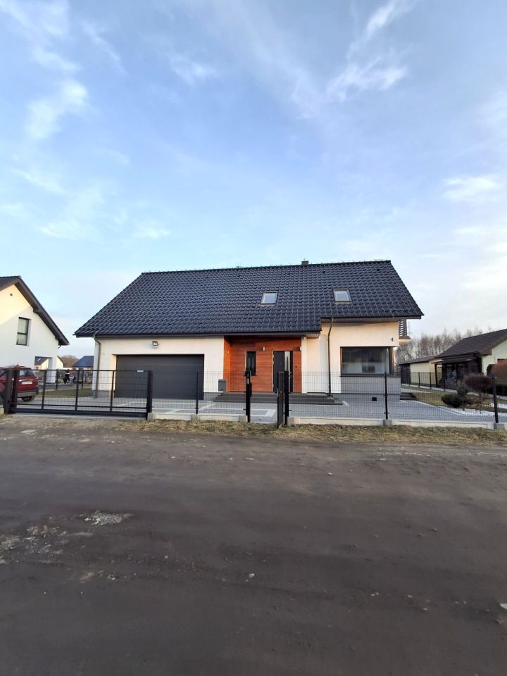 dom wolnostojący, 5 pokoi Trzebiatów, ul. Okrężna. Zdjęcie 1