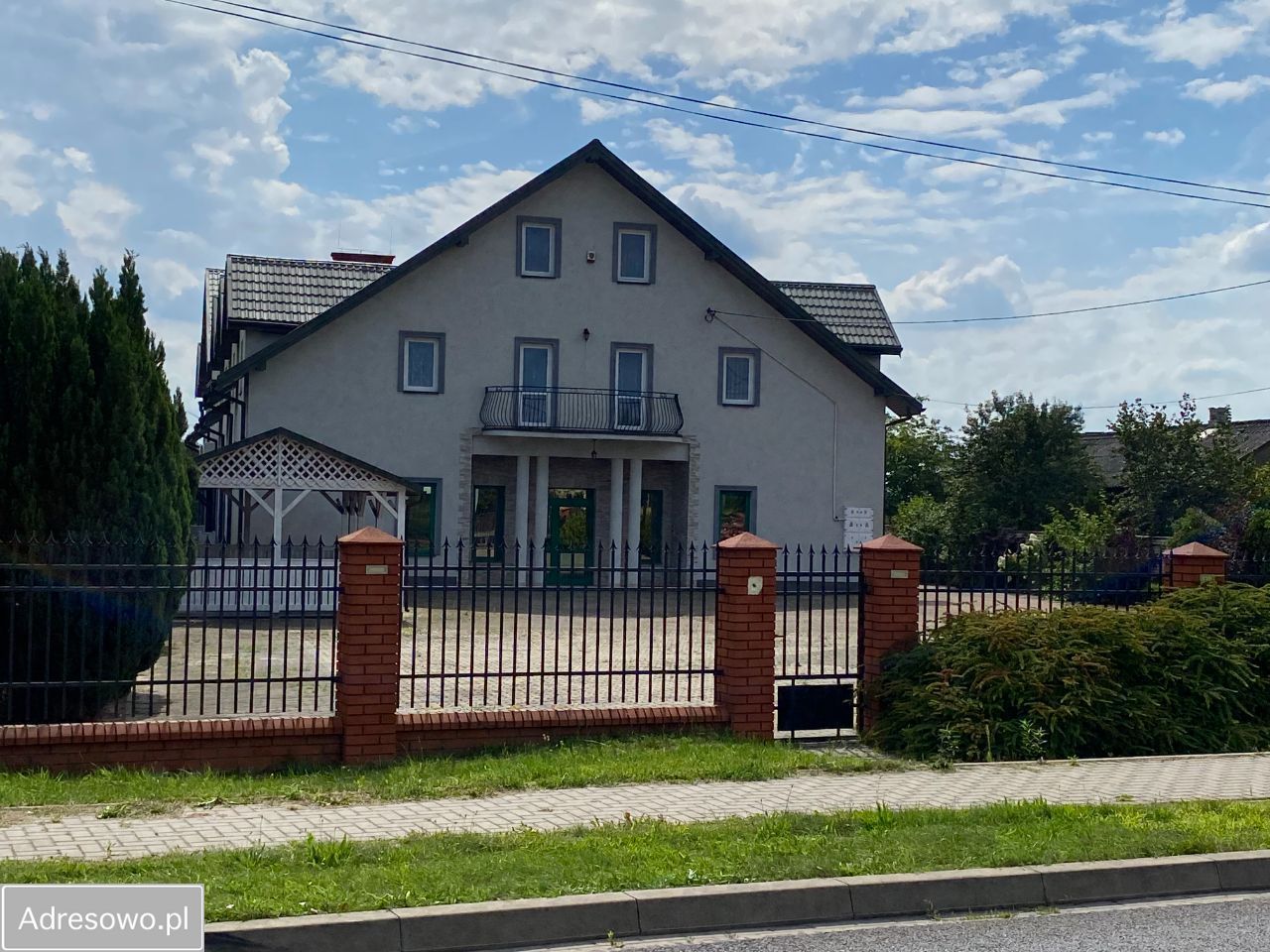 Commercial property, 1886 m²