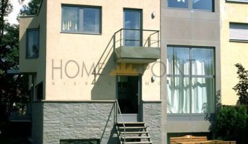 dom wolnostojący, 9 pokoi Konstancin-Jeziorna, ul. Willowa