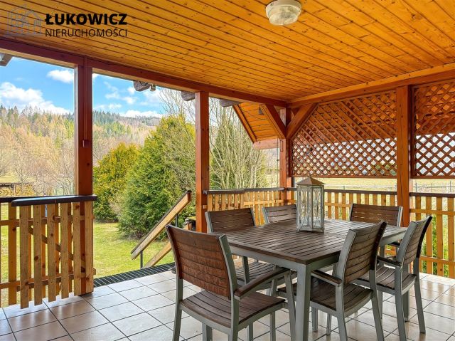 dom wolnostojący, 6 pokoi Ujsoły. Zdjęcie 1