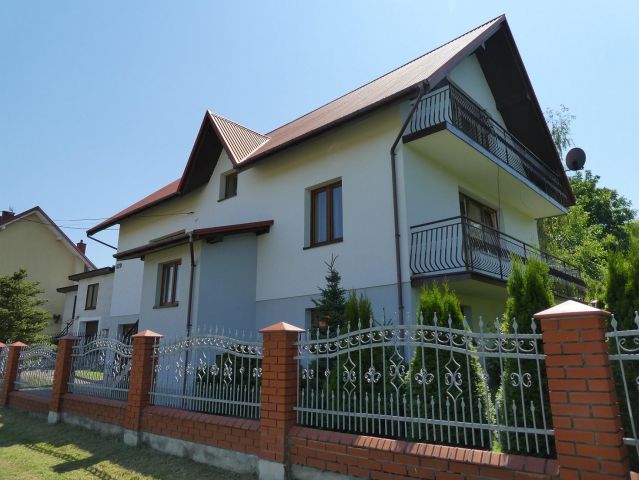 dom wolnostojący, 5 pokoi Łapczyca Podlesie. Zdjęcie 1