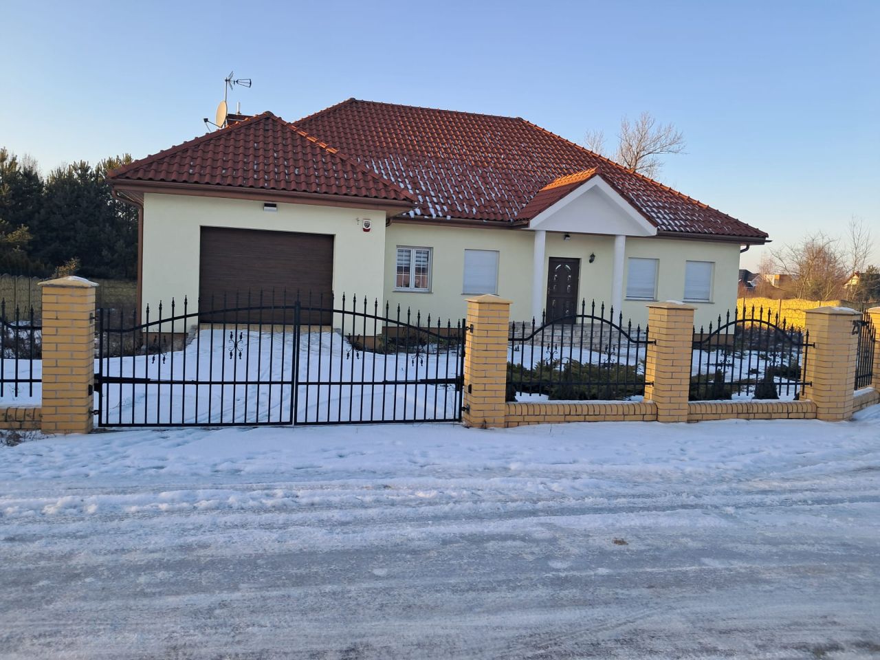 dom wolnostojący, 4 pokoje Niemcz, ul. Sielska. Zdjęcie 2