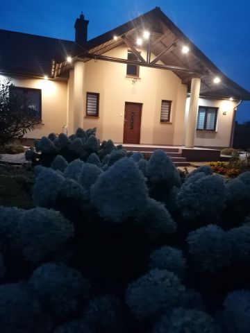 dom wolnostojący, 2 pokoje Żółkiew-Kolonia. Zdjęcie 1