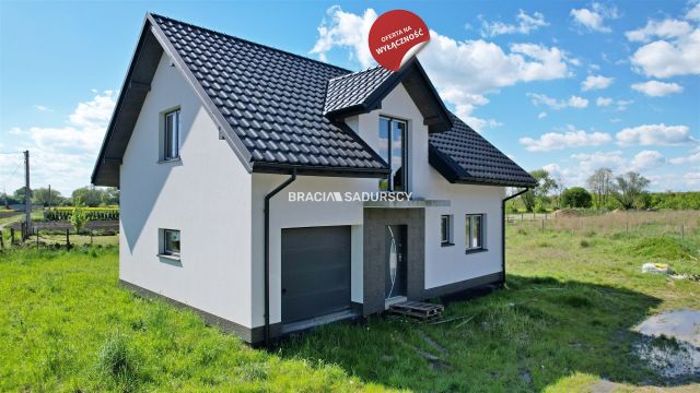 dom wolnostojący, 4 pokoje Kraków Nowa Huta, ul. Podstawie. Zdjęcie 1