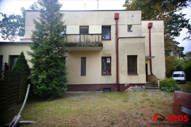 dom wolnostojący, 10 pokoi Milanówek. Zdjęcie 1