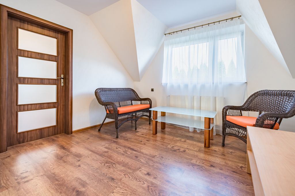 dom wolnostojący, 6 pokoi Strażów. Zdjęcie 16