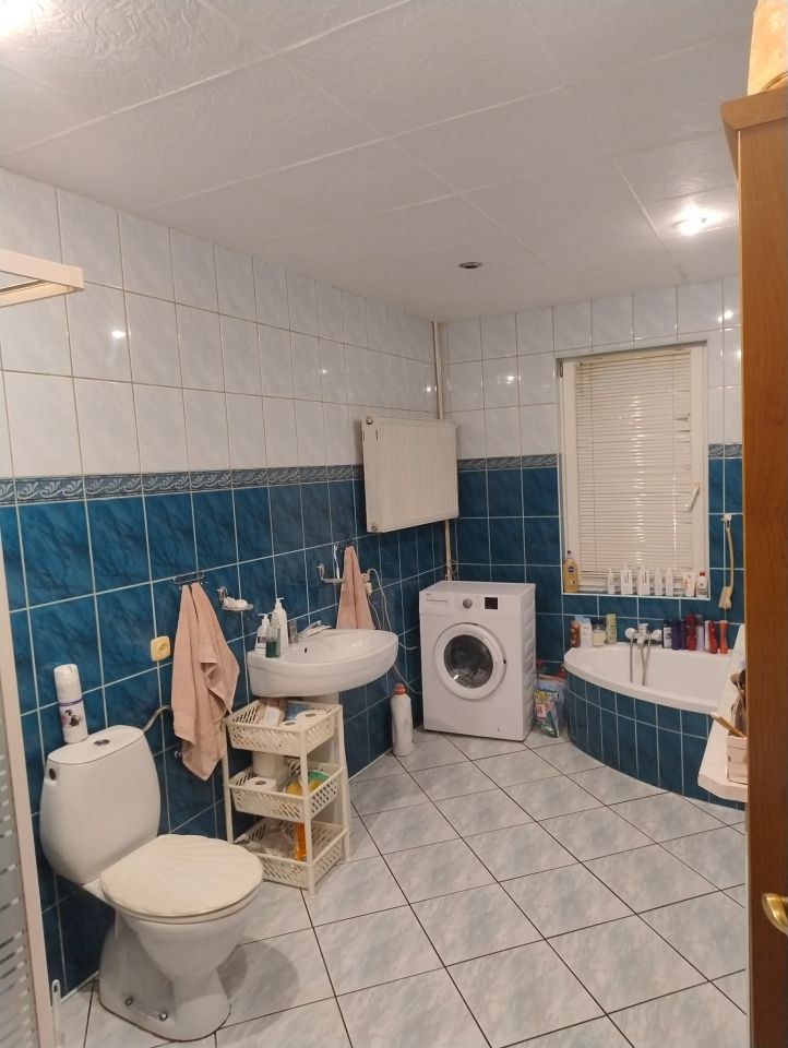 dom wolnostojący, 6 pokoi Brzeziny. Zdjęcie 3