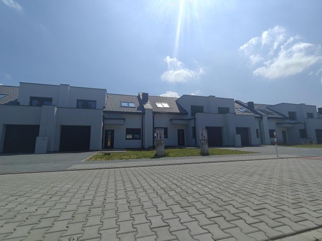 dom szeregowy, 4 pokoje Lusówko Rozalin, ul. Róży. Zdjęcie 1