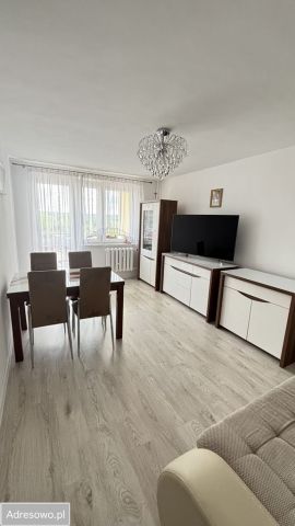 Mieszkanie 3-pokojowe Starachowice. Zdjęcie 1