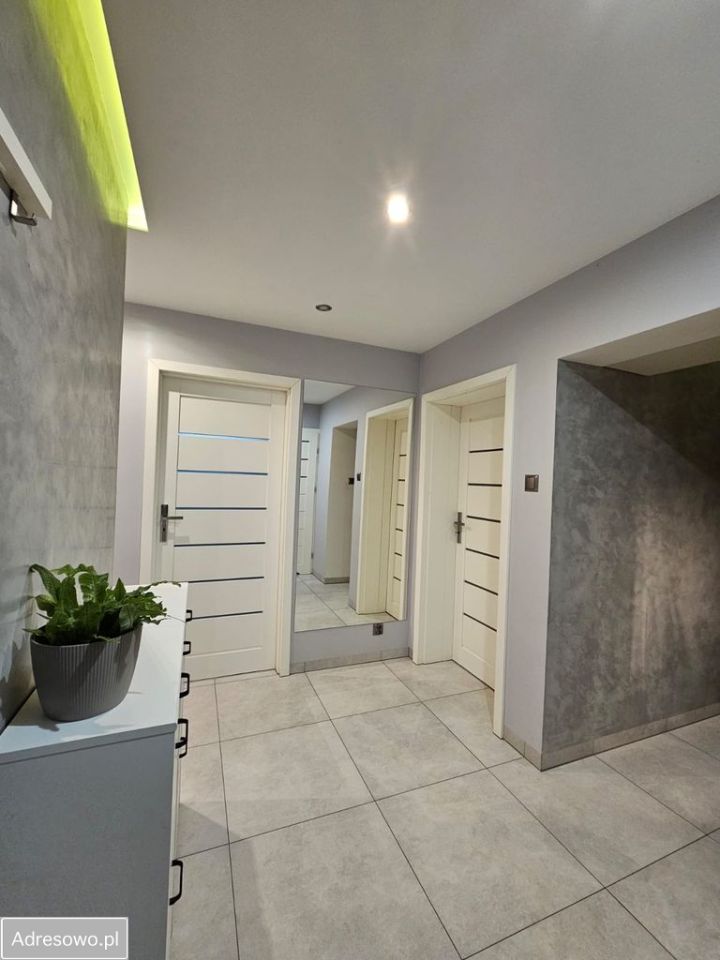 Mieszkanie 3-pokojowe Ostrowiec Świętokrzyski, os. Patronackie. Zdjęcie 2