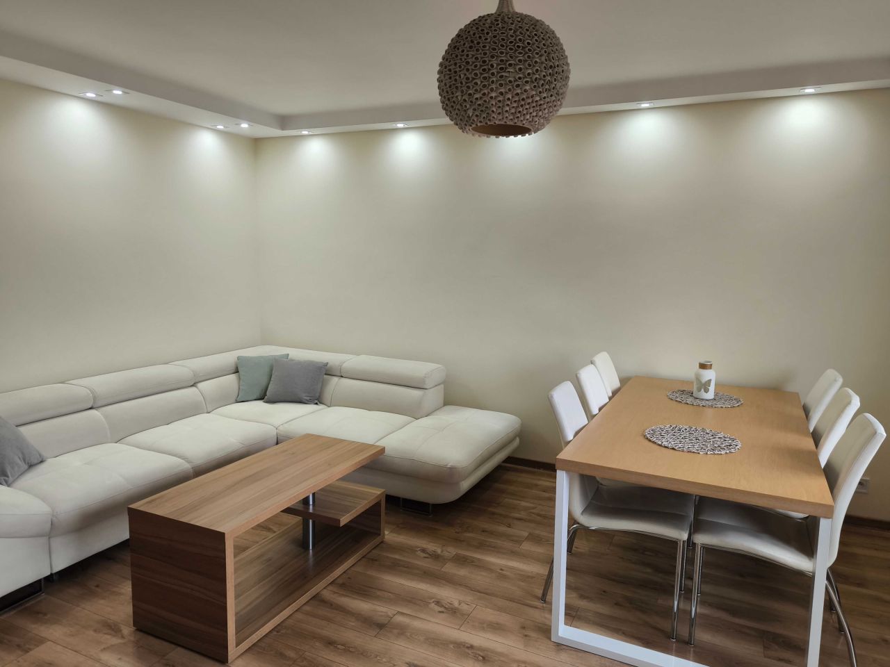 Mieszkanie 3-pokojowe Piotrków Trybunalski Śródmieście. Zdjęcie 1