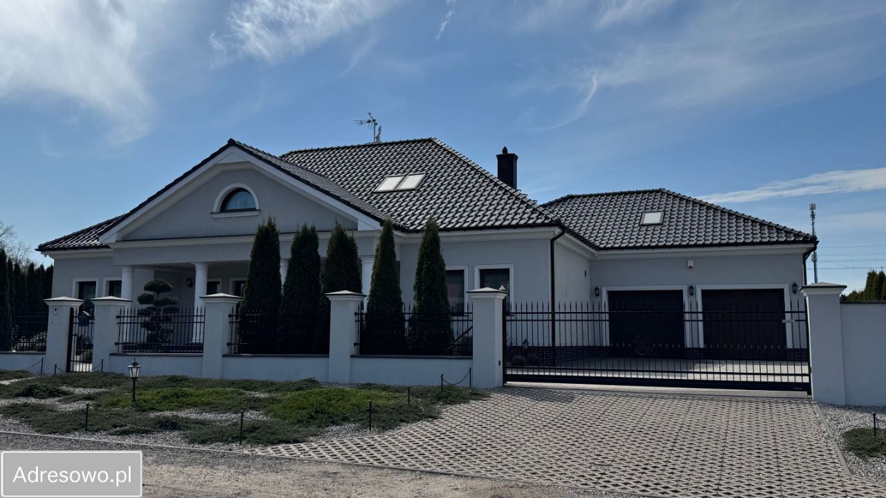 dom wolnostojący, 8 pokoi Police