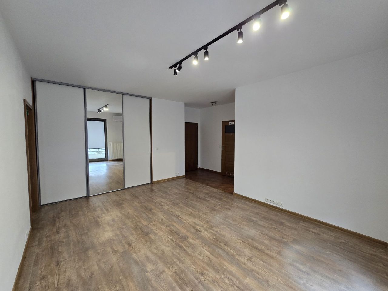 Biuro Wrocław Fabryczna, al. gen. Józefa Hallera. Zdjęcie 1