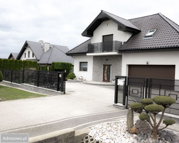 dom wolnostojący, 5 pokoi Ziemnice. Zdjęcie 1