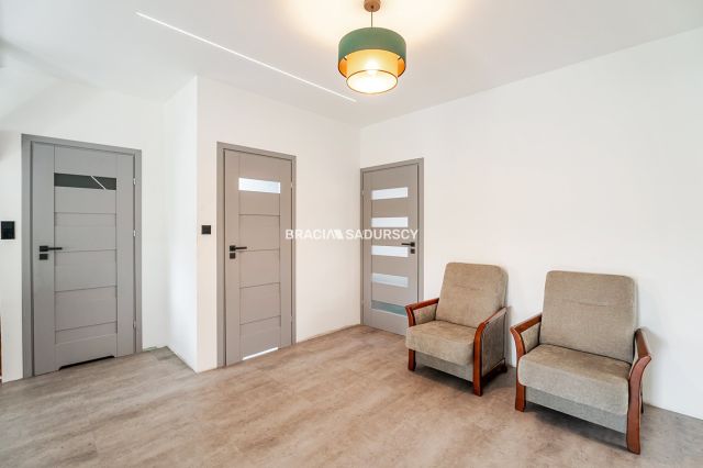 dom wolnostojący, 7 pokoi Myślenice. Zdjęcie 14