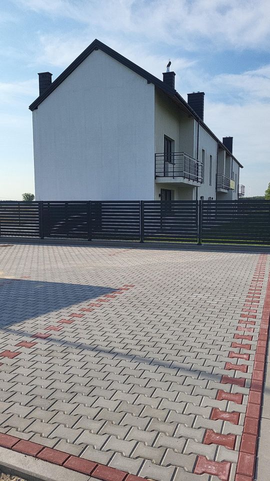 dom szeregowy, 5 pokoi Warszawice. Zdjęcie 3