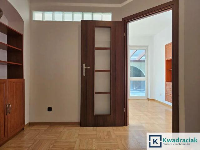 dom wolnostojący, 8 pokoi Krosno, ul. Stefana Okrzei. Zdjęcie 15