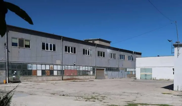 Hala/magazyn Jelenia Góra Sobieszów, ul. Kolejowa