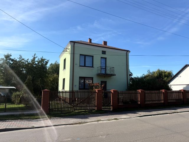 dom wolnostojący, 5 pokoi Sawin, ul. Kościelna. Zdjęcie 1