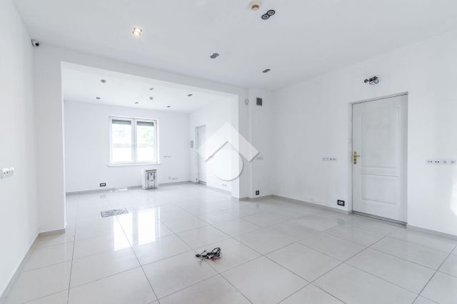 Lokal Kraków Podgórze Duchackie, ul. gen. Henryka Kamieńskiego. Zdjęcie 2