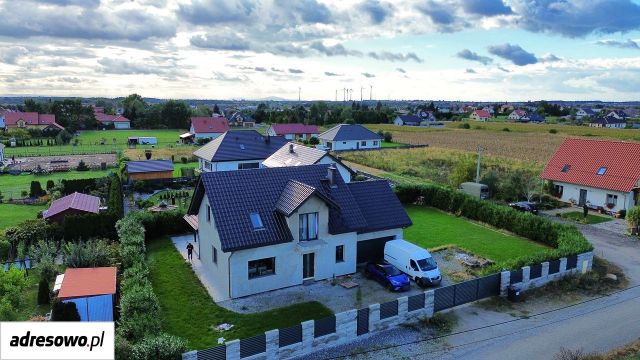 dom wolnostojący, 4 pokoje Godzikowice. Zdjęcie 1