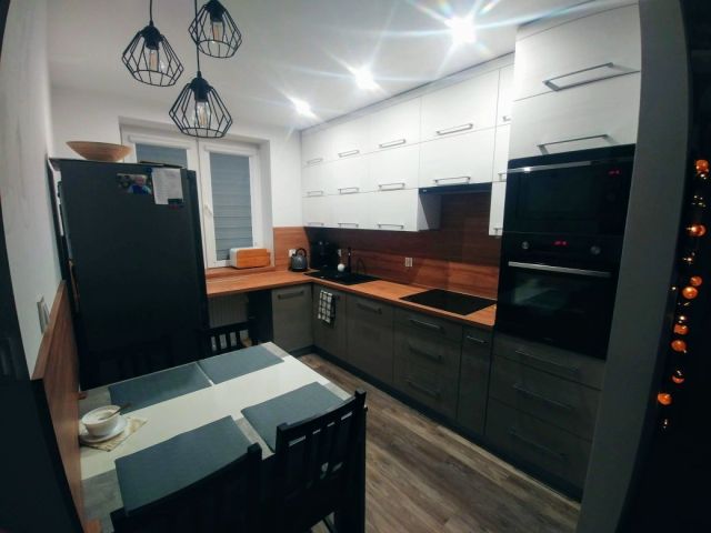 Mieszkanie 3-pokojowe Kamienna Góra, ul. Marii Skłodowskiej-Curie. Zdjęcie 1