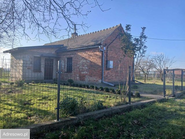 dom wolnostojący, 2 pokoje Miechowa. Zdjęcie 1