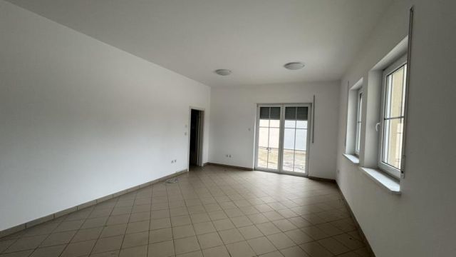 dom wolnostojący, 12 pokoi Brzeźnik. Zdjęcie 8