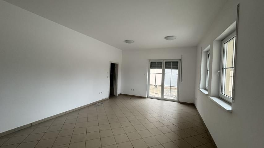 dom wolnostojący, 12 pokoi Brzeźnik. Zdjęcie 8