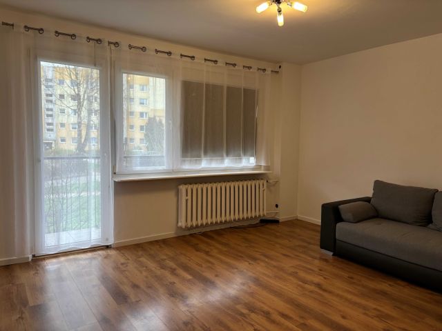 Mieszkanie 3-pokojowe Gdynia Karwiny, ul. Kornela Makuszyńskiego. Zdjęcie 1