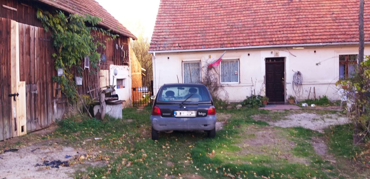 dom wolnostojący, 2 pokoje Łazisko Poręby. Zdjęcie 3