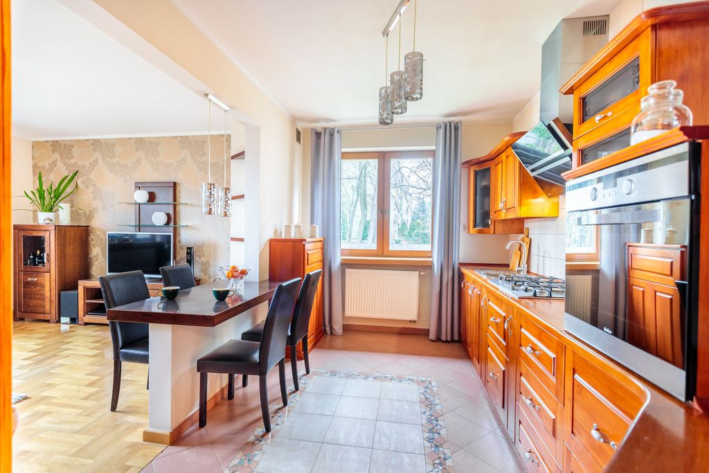 dom wolnostojący, 9 pokoi Wołomin, ul. Reja. Zdjęcie 2