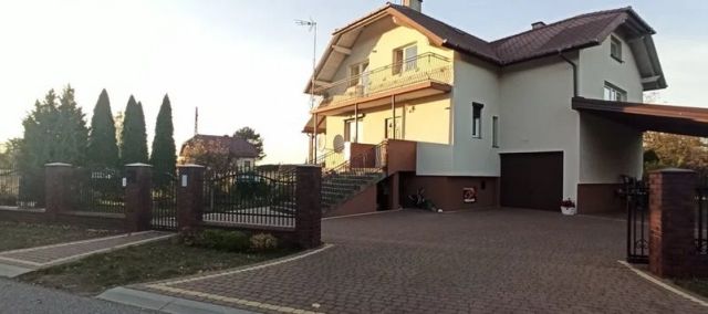 dom wolnostojący, 5 pokoi Bratoszewice. Zdjęcie 1